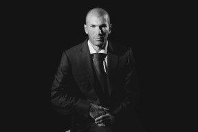 开云体育下载官网-欧洲杯慢镜头：经典瞬间的完美还原，欧洲杯让你心碎